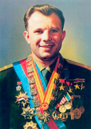 Yuri_Gagarin_with_awards