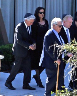 Michael-Douglas-and-Catherine-Zeta-Jones-Kirk-Douglas-funeral-in-Los-Angeles-1