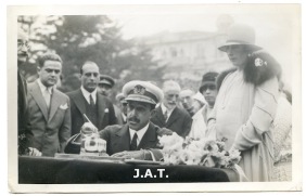 El rey Alfonso XIII durante la inauguración del monumento a Concha Espina, Foto Samot,
