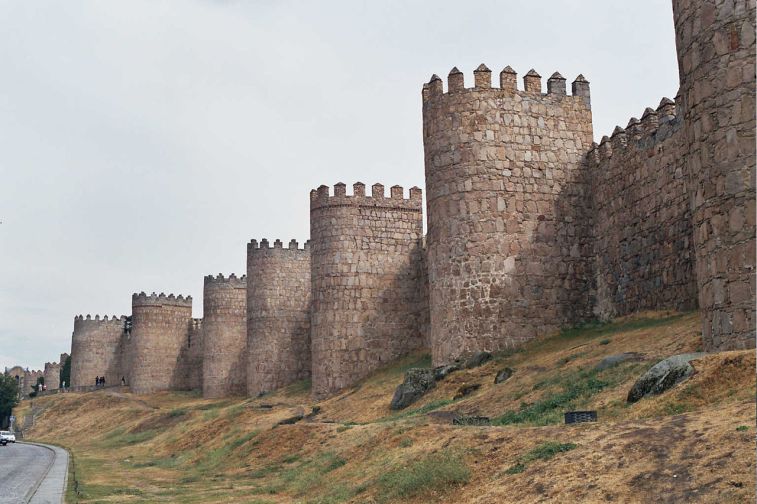 Muralla de Ávila, junto a la que tuvo lugar la farsa de Ávila