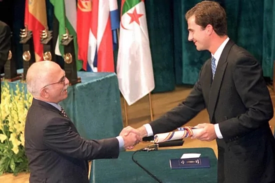 El rey jordano recibe de manos de Don Felipe el Premio Príncipe de Asturias de la Concordia en 1995. Manuel H. de León EFE