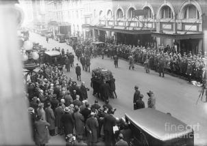 funeral-procession-for-harry-houdini-bettmann