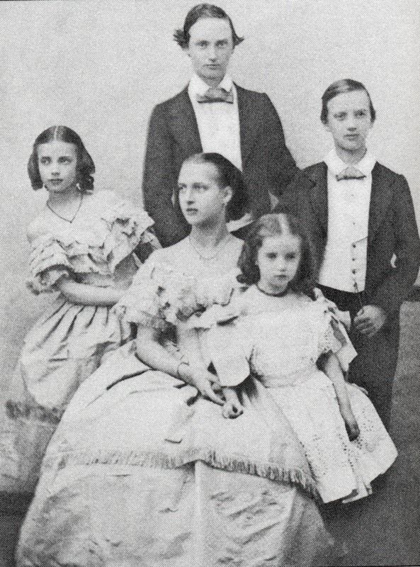 Los hijos de Christian IX, rey de Dinamarca: Dagmar, Frederick, Alexandra, Thyra y Vilhelm.