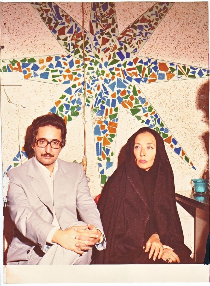 Abolhassan Banisadr, primer presidente iraní y Oriana Fallaci en Teherán 1979