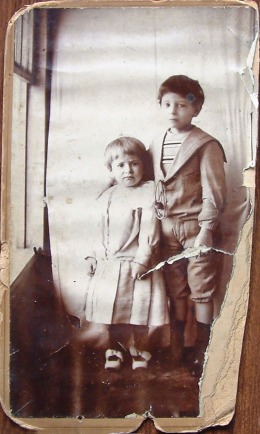 Adolfo y Elisa, hijos de Leopoldo Alas.