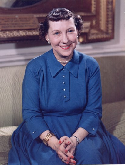 Mamie_Eisenhower_color_photo_portrait,_White_House,_May_1954