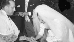 boda-de-carmen-sevilla-y-augusto-alguero-en-el-pilar-hace-60-anos-4.r_d.754-230
